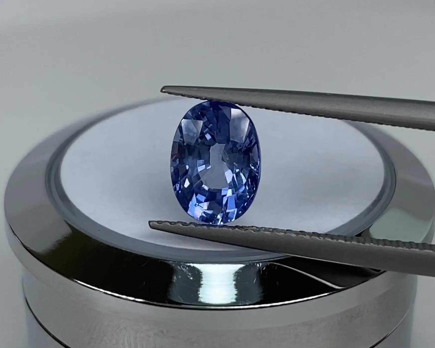 Emphasize gemstone quality and price transparency